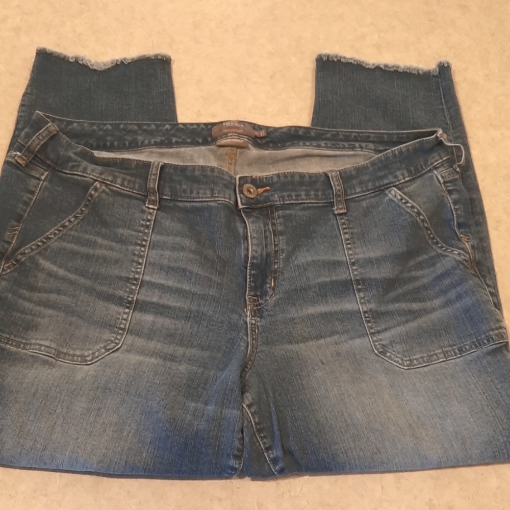 Torrid Cropped Boyfriend Jeans Raw Hem Women's Plus Size 20